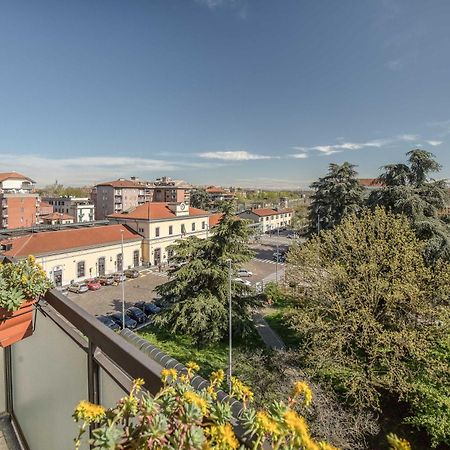 Suite Angolo Alla Stazione - Appartamento Con Terrazzo Panoramico Pavia Bagian luar foto
