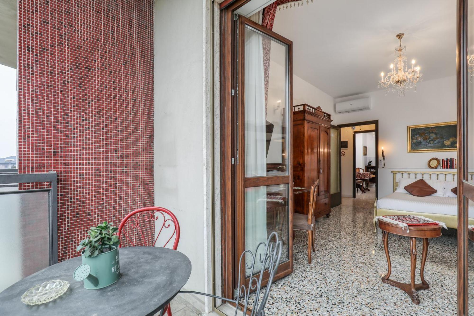 Suite Angolo Alla Stazione - Appartamento Con Terrazzo Panoramico Pavia Bagian luar foto