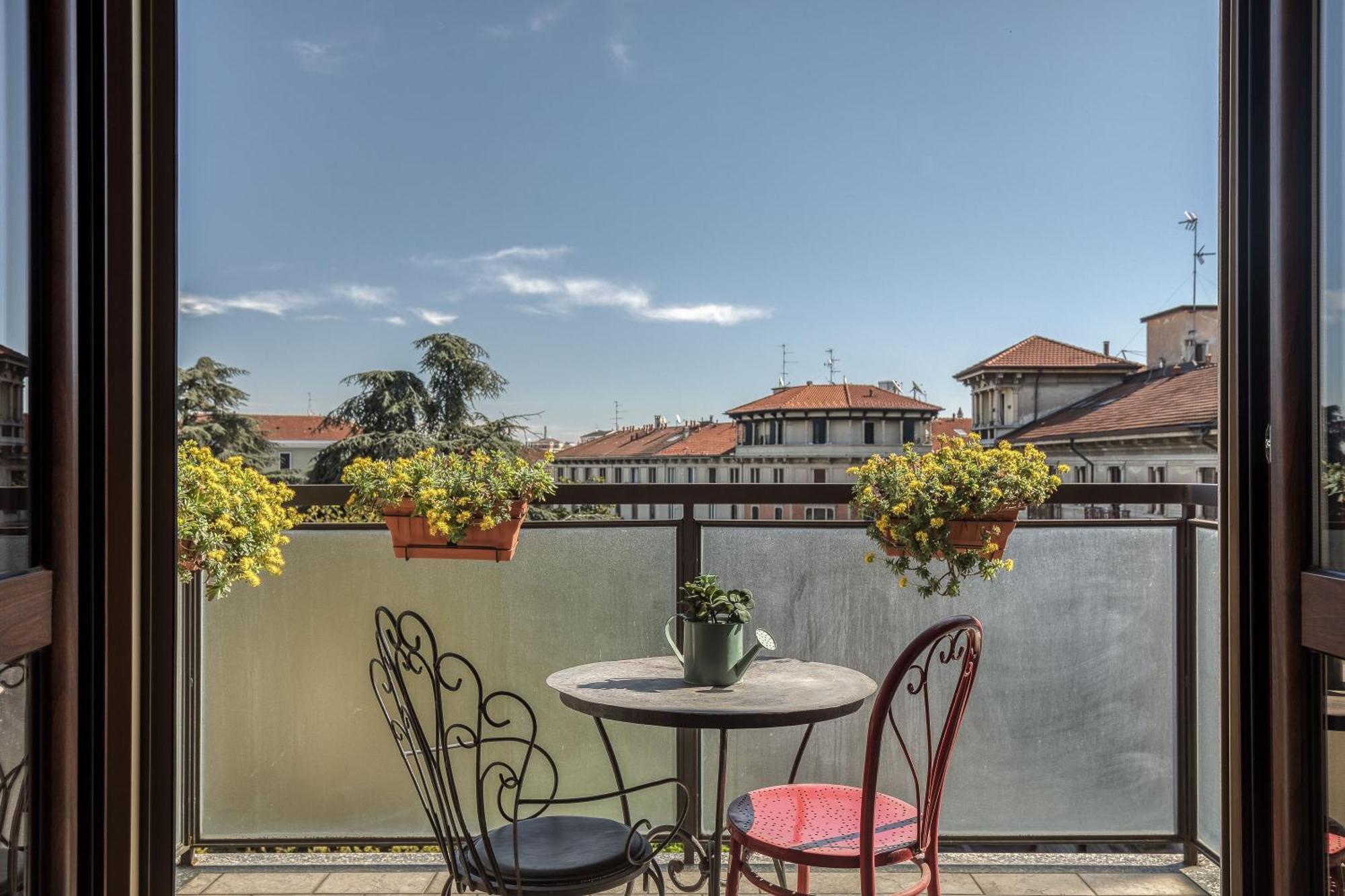 Suite Angolo Alla Stazione - Appartamento Con Terrazzo Panoramico Pavia Bagian luar foto